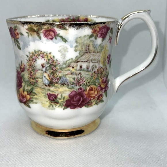 ROYAL ALBERT MUG 25th ANNIVERSARY A CELEBRATION OF THE OLD COUNTRY ROSES GARDEN - Picture 3 of 12